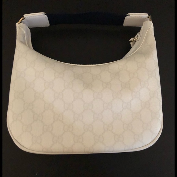 Gucci Handbags - Gucci 💯Authentic purse 🆕